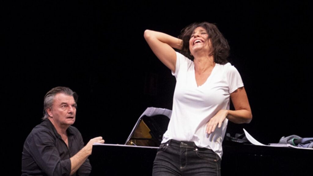 La soprano María Rey-Joly y el tenor Antoni Comas en "Malos tiempos para la lírica"